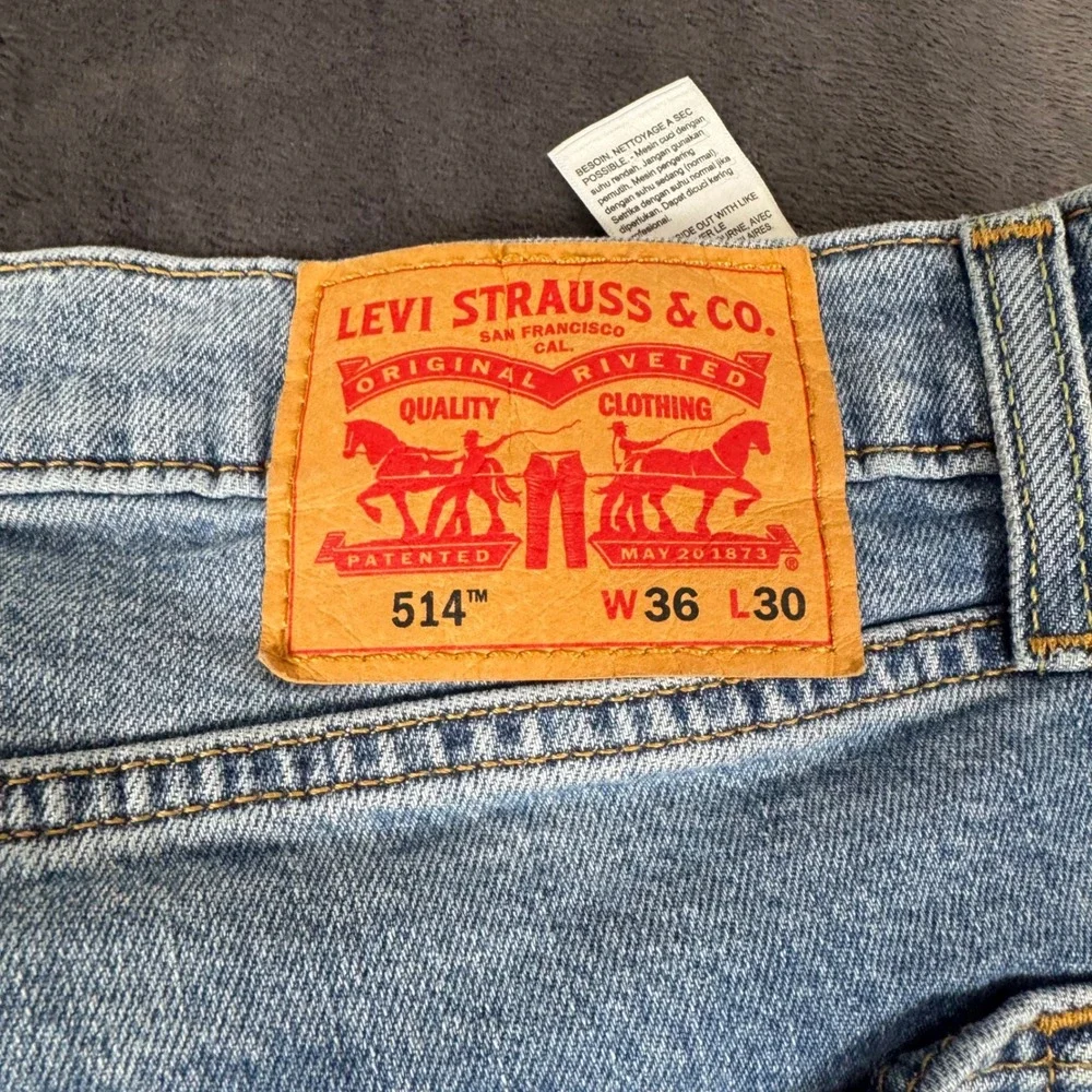Levi's 514 Straight Fit Jeans Mens 36x30 Blue Light Wash Denim 00514-1593